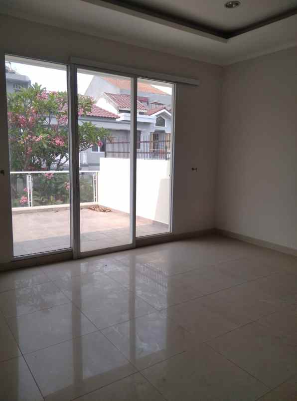 dijual rumah jl alternatip cibubur