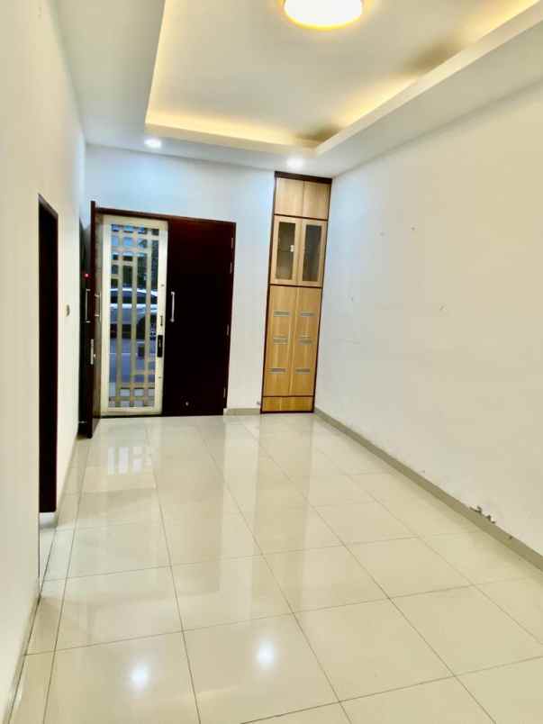 dijual rumah jl alumunium raya no kel