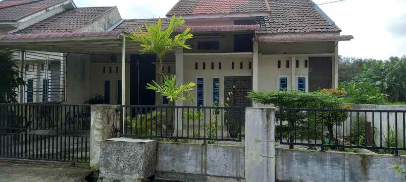 dijual rumah jl bina widya hr subrantas
