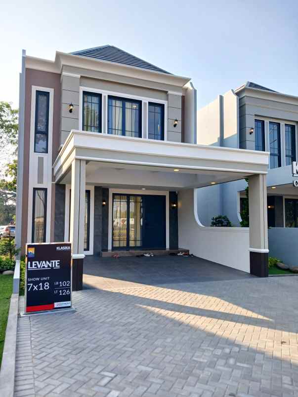 dijual rumah jl celebration boulevard