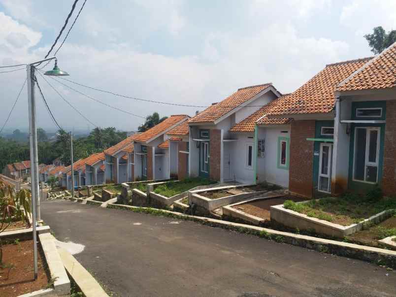 dijual rumah jl cimanggung parakan muncang