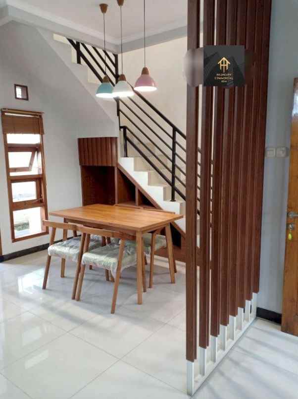 dijual rumah jl cipamokolan