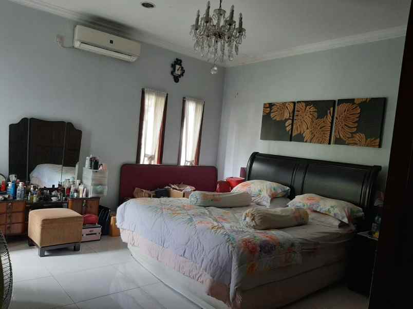 dijual rumah jl cipinang cempedak