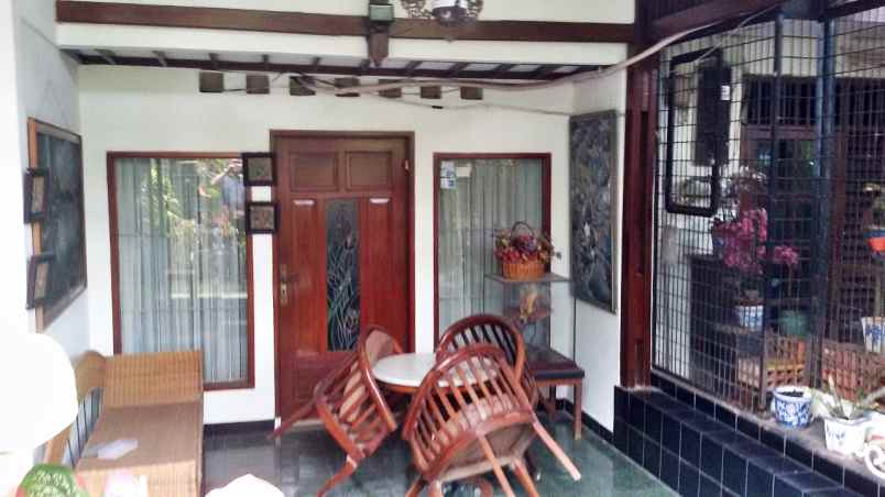 dijual rumah jl cisanggiri