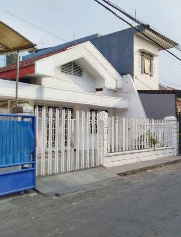 dijual rumah jl dharmahusadaindah utara