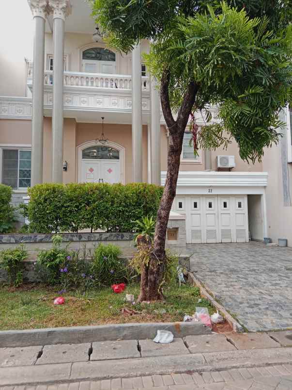 dijual rumah jl florence grande