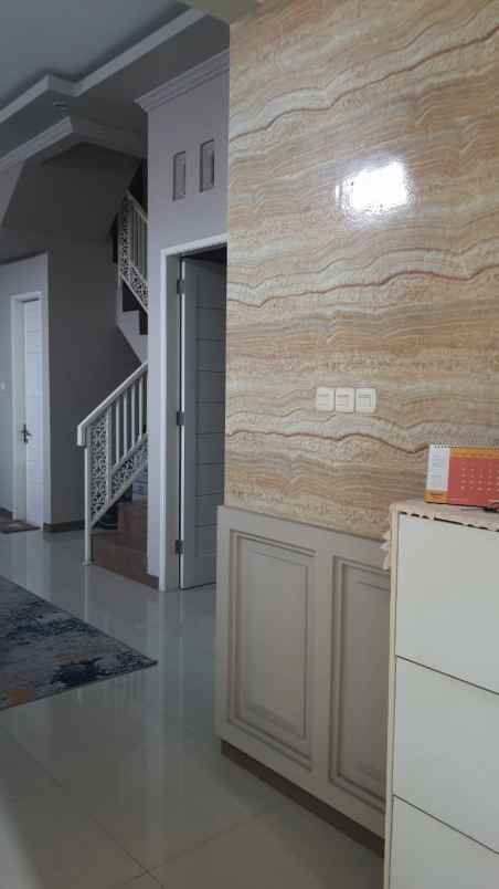 dijual rumah jl gading raya pondok
