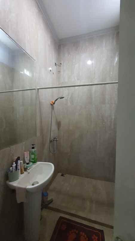 dijual rumah jl gading raya pondok