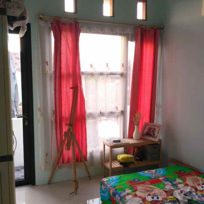 dijual rumah jl griya prasrtiya sltn