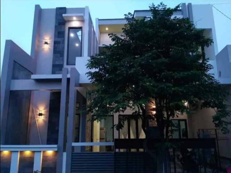 dijual rumah jl griya prasrtiya sltn