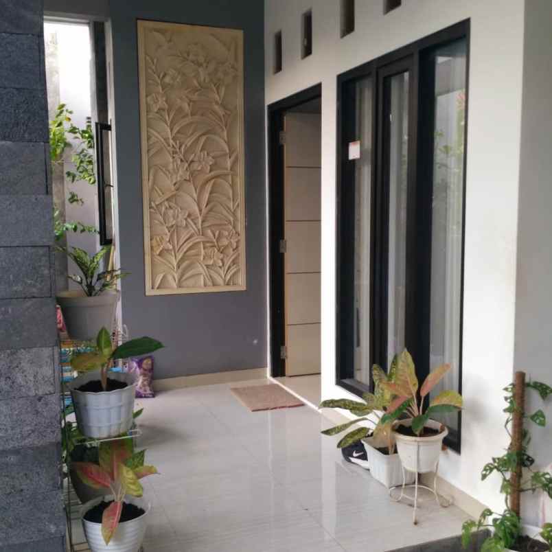 dijual rumah jl griya prasrtiya sltn