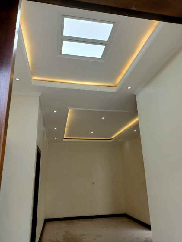 dijual rumah jl indraprasta