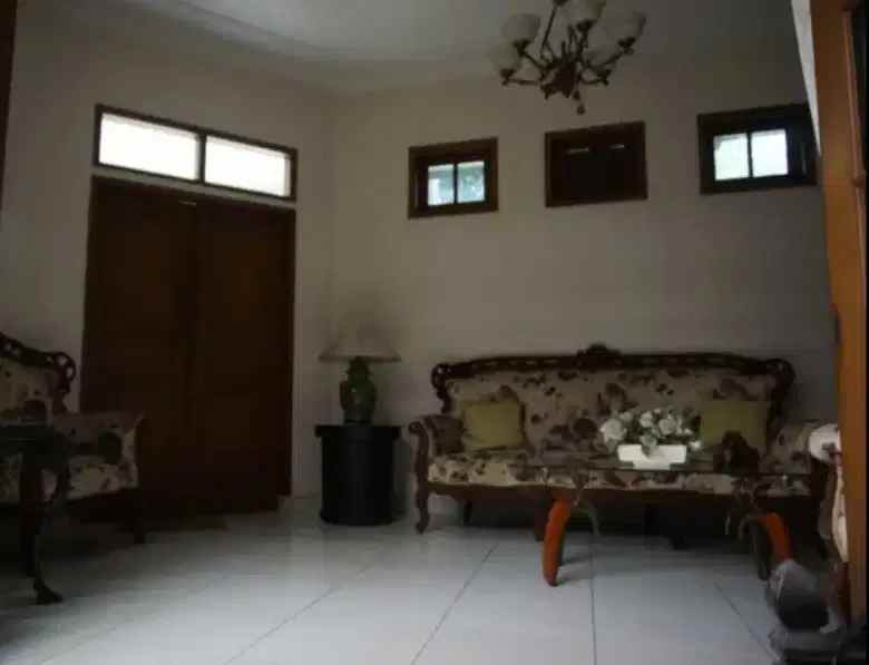 dijual rumah jl kelapa kuning billymoon