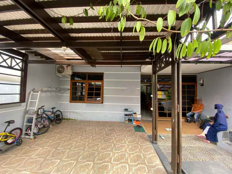 dijual rumah jl kembar timur bkr