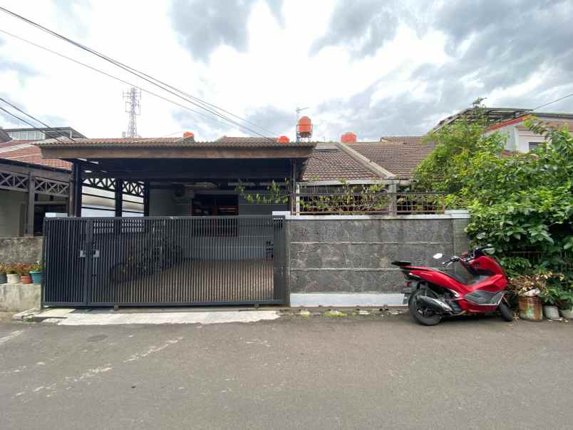 dijual rumah jl kembar timur bkr
