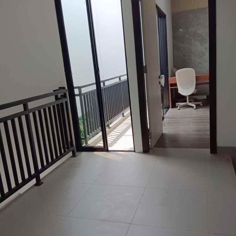 dijual rumah jl kemiri raya