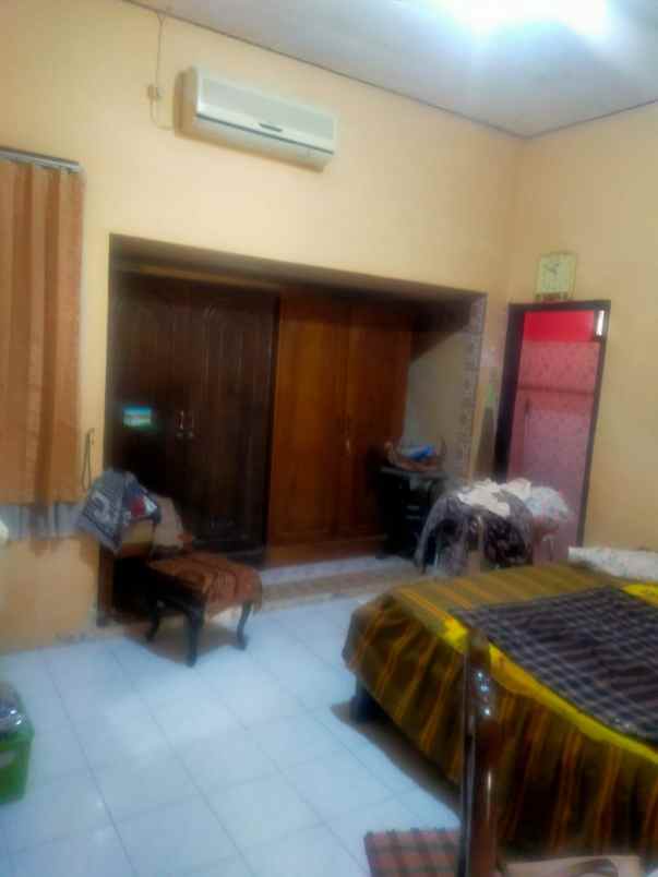 dijual rumah jl menanggal kel menanggal