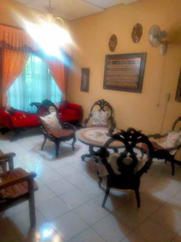 dijual rumah jl menanggal kel menanggal