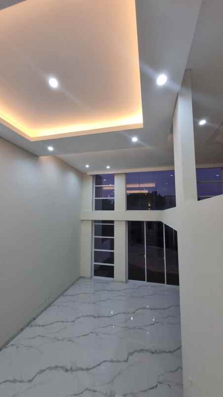 dijual rumah jl mujair