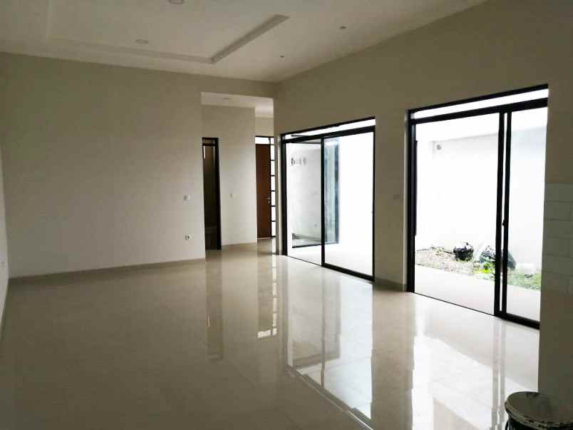 dijual rumah jl parakan wangi kel