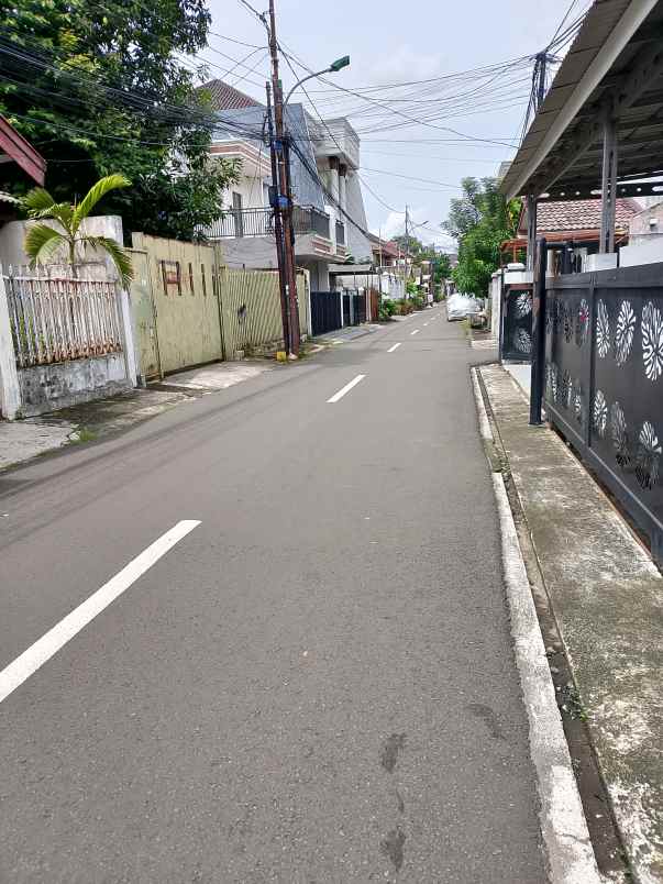 dijual rumah jl pondok kelapa duren