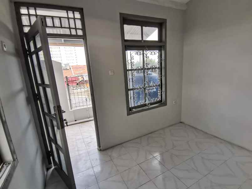 dijual rumah jl pondok kelapa raya