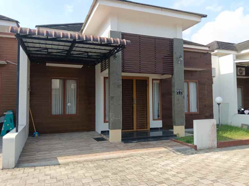 dijual rumah jl rajawali sakti