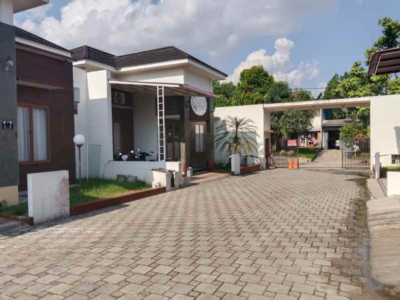 dijual rumah jl rajawali sakti