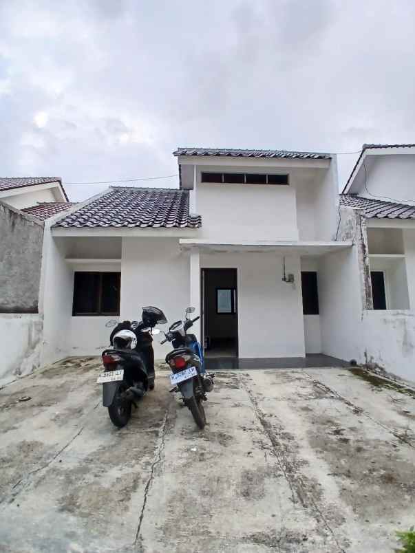 dijual rumah jl raya arteri soeta
