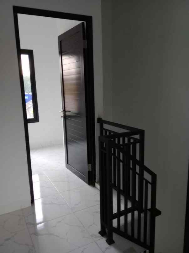 dijual rumah jl raya cilodong depok