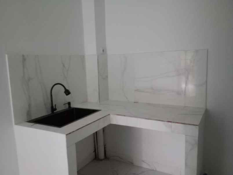 dijual rumah jl raya cilodong depok