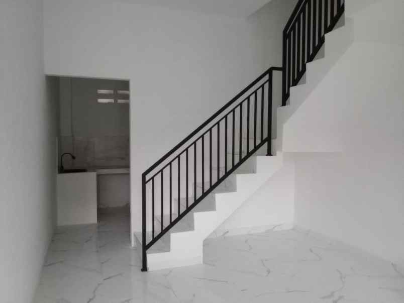 dijual rumah jl raya cilodong depok