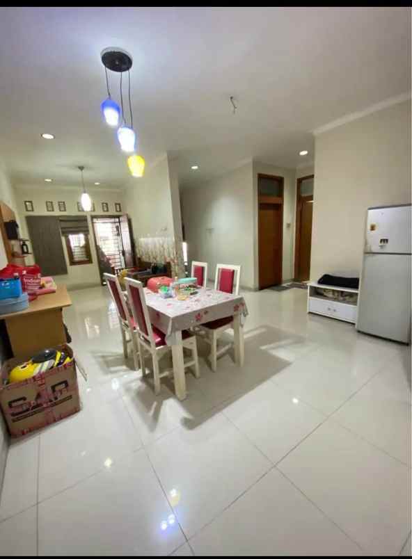 dijual rumah jl raya komplek klender