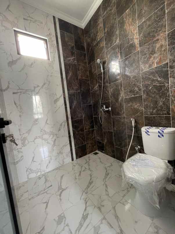 dijual rumah jl raya serua bojongsari depok