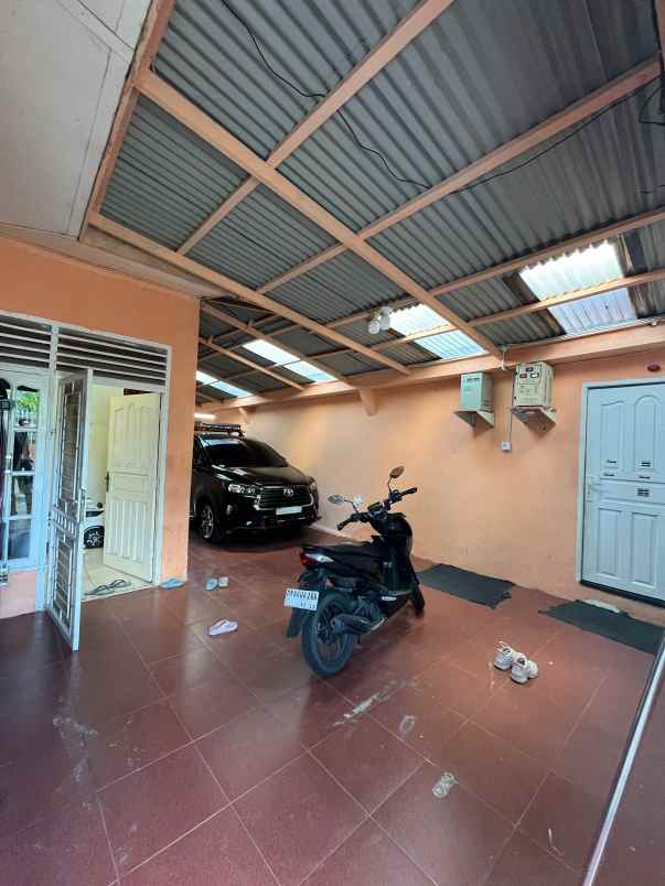 dijual rumah jl sekuntum