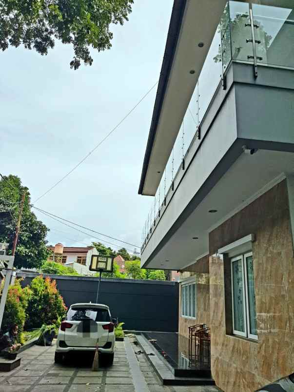 dijual rumah jl setiabudi
