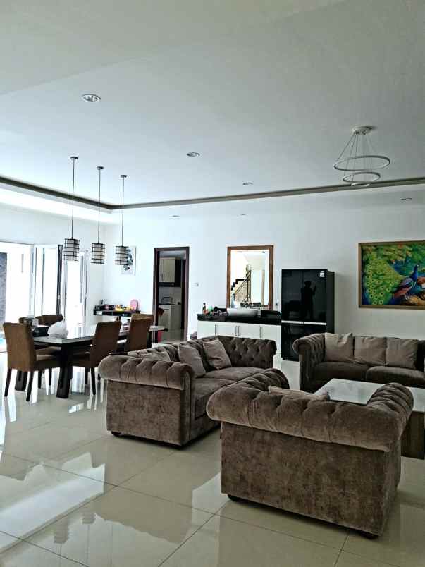 dijual rumah jl setiabudi