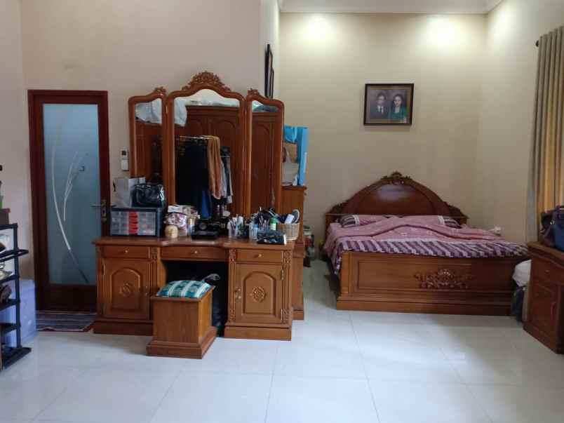 dijual rumah jl simponi karawaitan