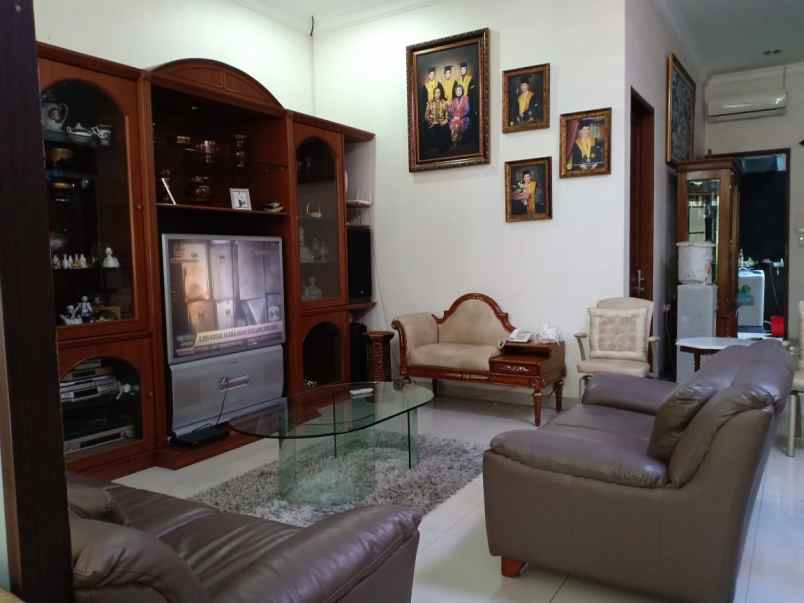 dijual rumah jl simponi karawaitan