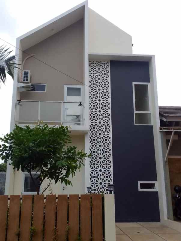 dijual rumah jl thata boulevard