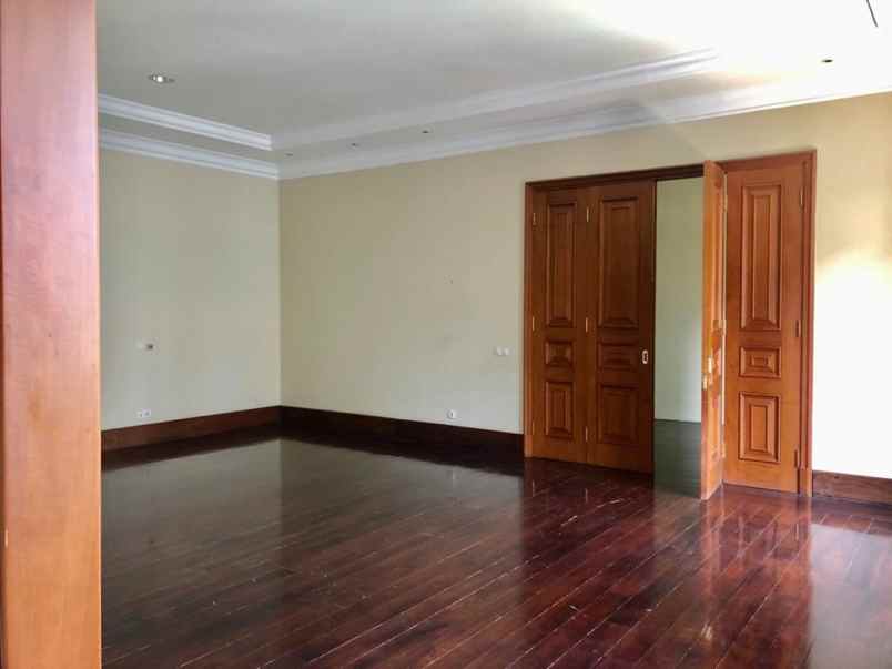 dijual rumah jl tulodong bawah senayan