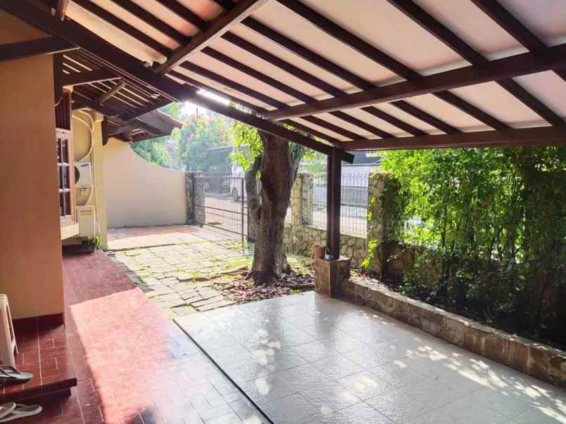 dijual rumah jl warung jati timur