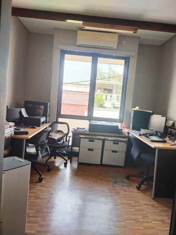 dijual rumah jl warung jati timur