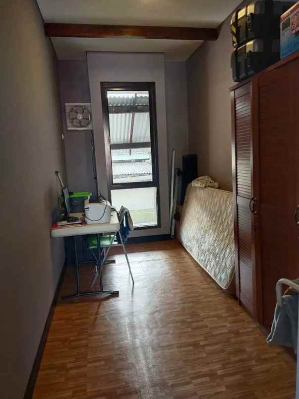 dijual rumah jl warung jati timur