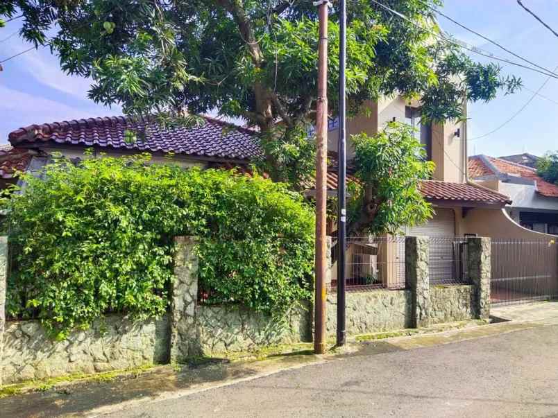 dijual rumah jl warung jati timur