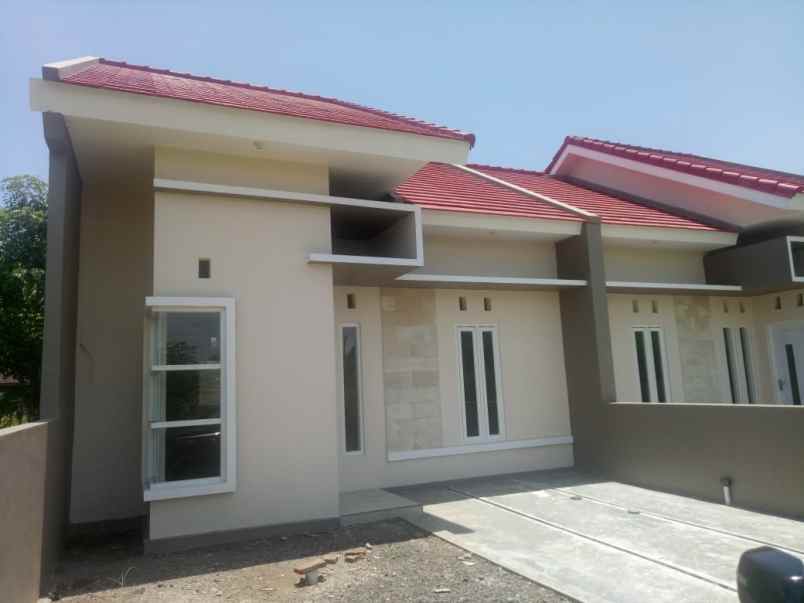 dijual rumah jl yos sudarso