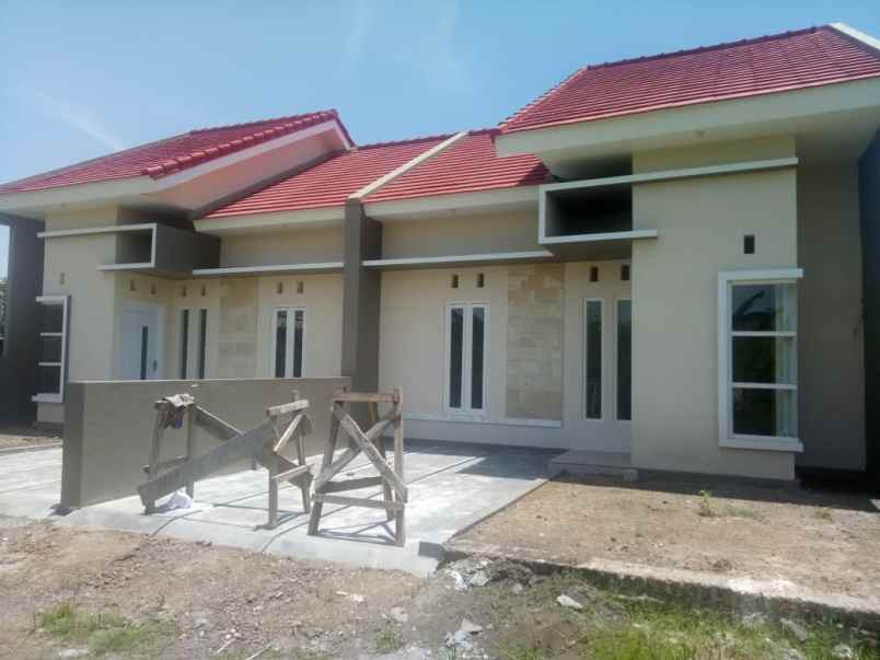 dijual rumah jl yos sudarso