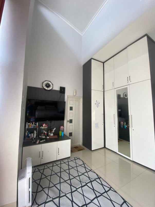 dijual rumah jln hj naman pondok kelapa