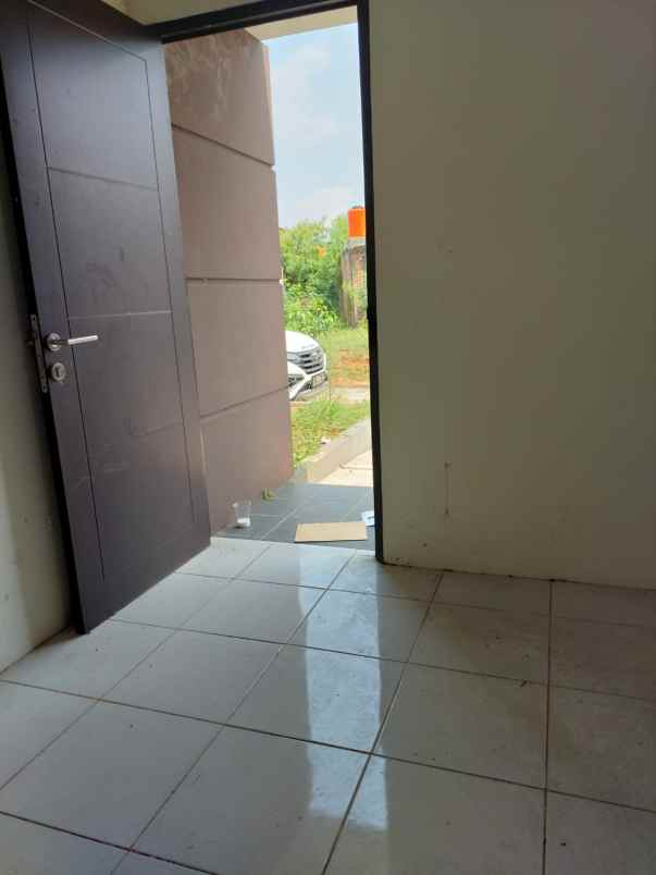 dijual rumah jln kota wisata cibubur