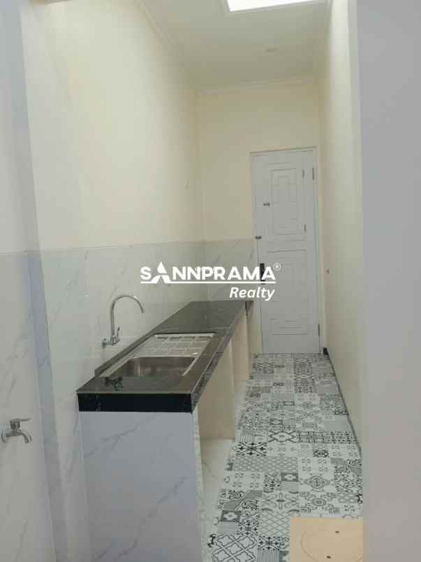 dijual rumah jln nusantara beji depok